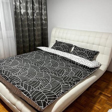 Mona Apartment Taxi#Airport #Parking#Bucharest#Therme Otopeni Esterno foto