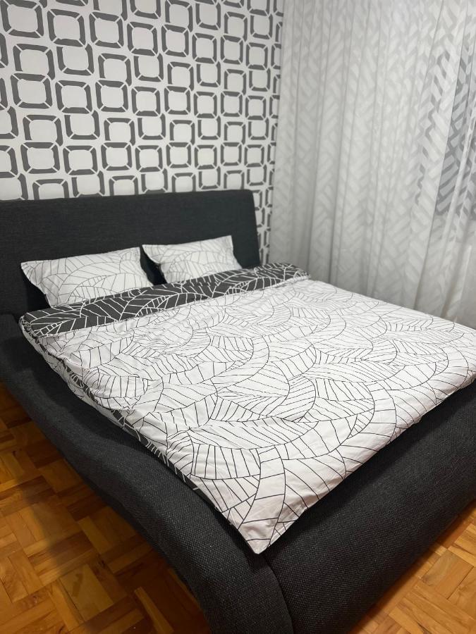 Mona Apartment Taxi#Airport #Parking#Bucharest#Therme Otopeni Esterno foto